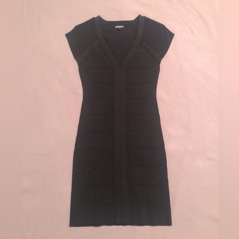 Express Women’s Bodycon Vneck stretch short sleeve dress black Size Small